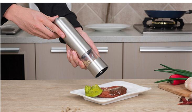 Modernhome Gourmet Electric Salt and Pepper Grinder Set, Silver