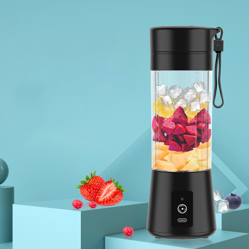 How to Use a Portable Blender in Your Travels